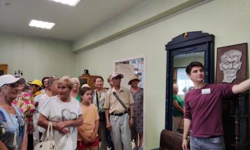 Ветераны БурятЭнерго посетили Галерею Льва Бардамова