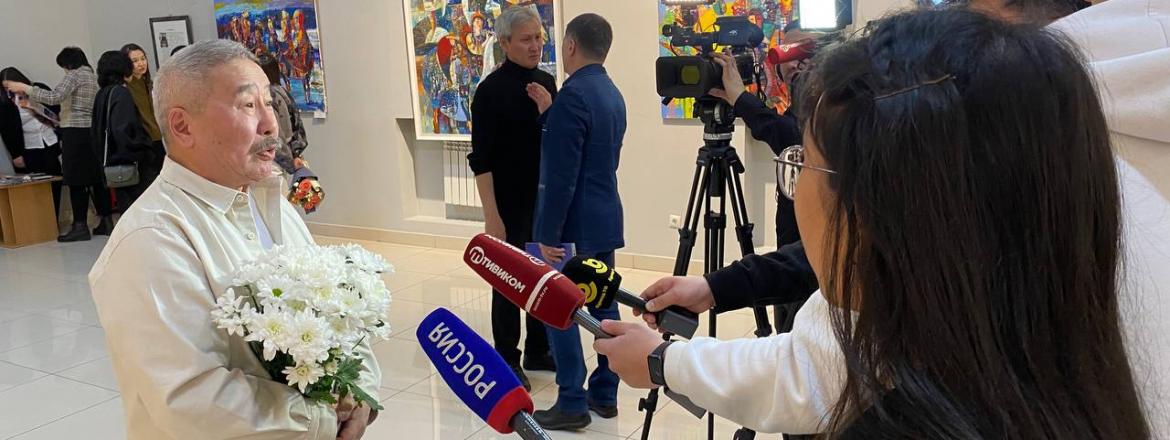 В Улан-Удэ открылась выставка Бальжинимы Доржиева