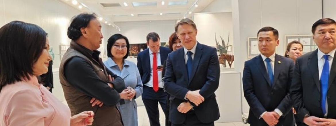 Минздравы двух стран встретились на выставке Даши Намдакова