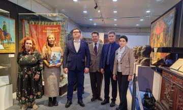 Гости из Москвы успели попасть на выставку 