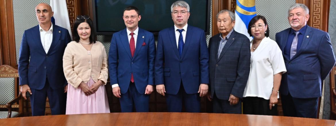 Делегация Российской академии художеств во главе с Василием Церетели посетила Бурятию