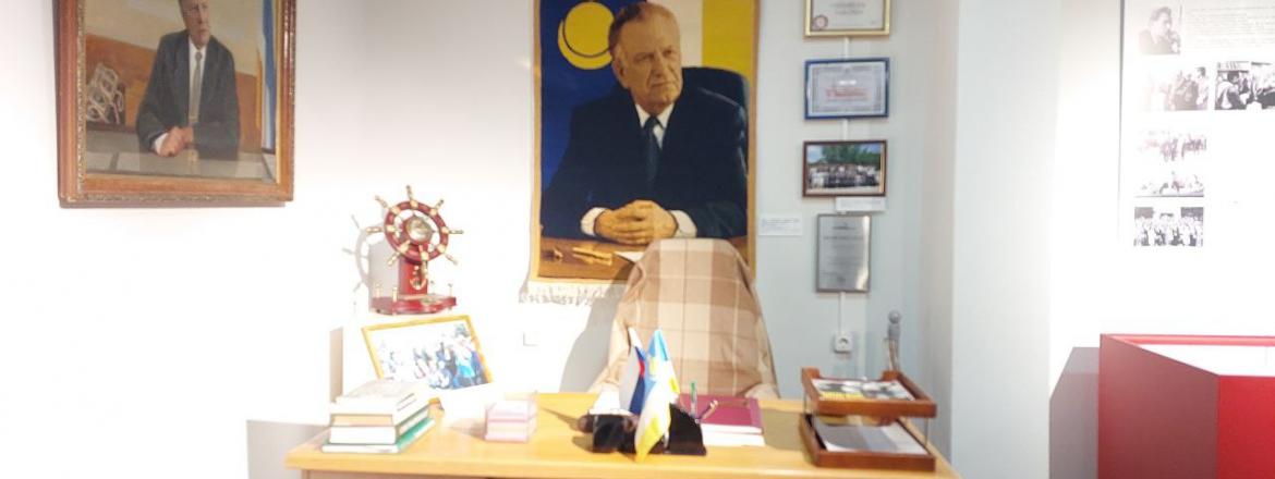 Приглашаем вас на уникальную выставку, посвящённую Леониду Потапову – первому президенту Бурятии!