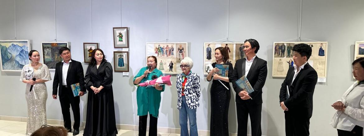 Театр в музее. Артисты Бурдрама представили спектакль в Художественном музее имени Сампилова.